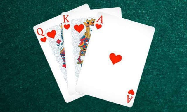 Ứng dụng Liêng - Cào tố Lapira cung cấp các tính năng đầy đủ cho người chơi