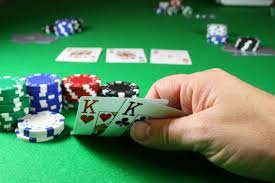 Luật chơi Baccarat có phần dài nhưng không quá khó