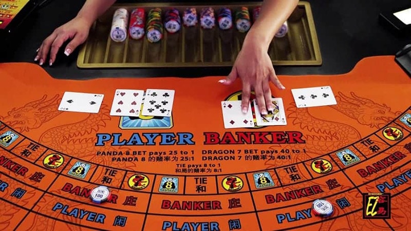 Luật chơi Baccarat quy định rõ về rút bài